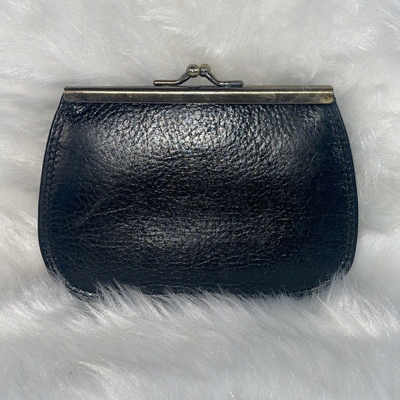 Vintage Banana Republic Leather kiss-lock card holder. - Picture 6 of 6